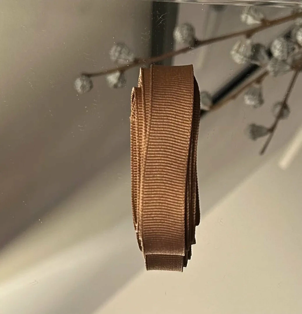 Båndrulle til strikkekit i farven nougat